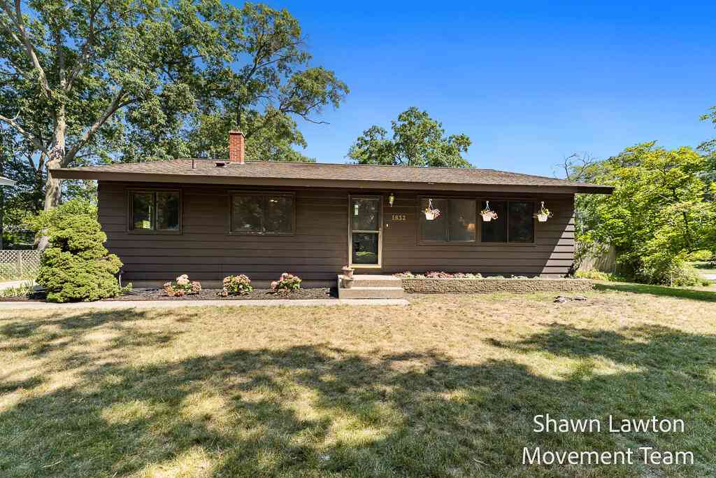 Homes For Sale - 1832 Southwood Avenue<br/> Muskegon County, Norton Shores, MI 49441