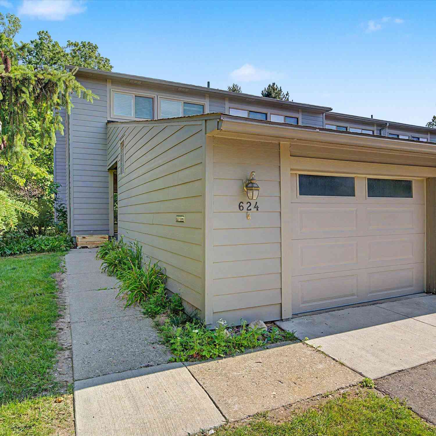 Condo For Sale - 624 Watersedge Drive<br/> Washtenaw County, Ann Arbor, MI 48105