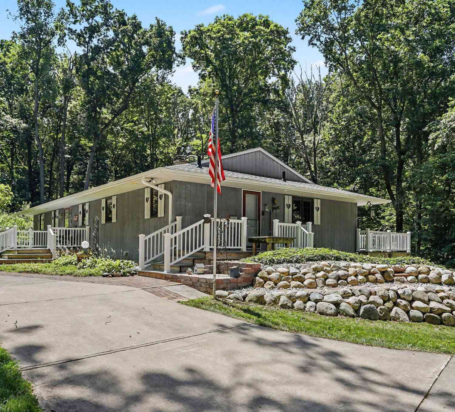 Homes For Sale - 8775 W S Avenue<br/> Kalamazoo County, Schoolcraft, MI 49087