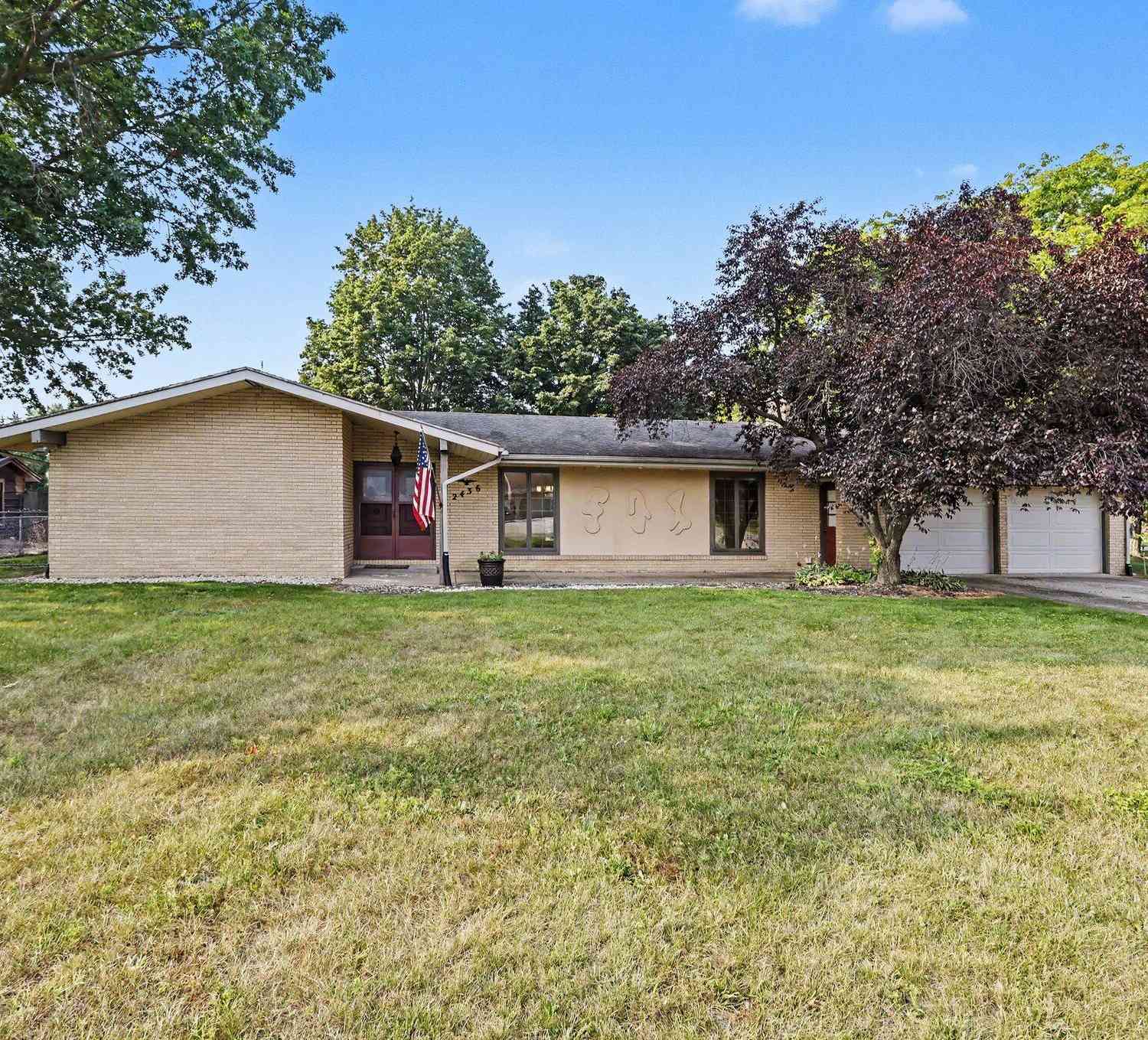 Homes For Sale - 2436 Fountain Lane<br/> Berrien County, Stevensville, MI 49127