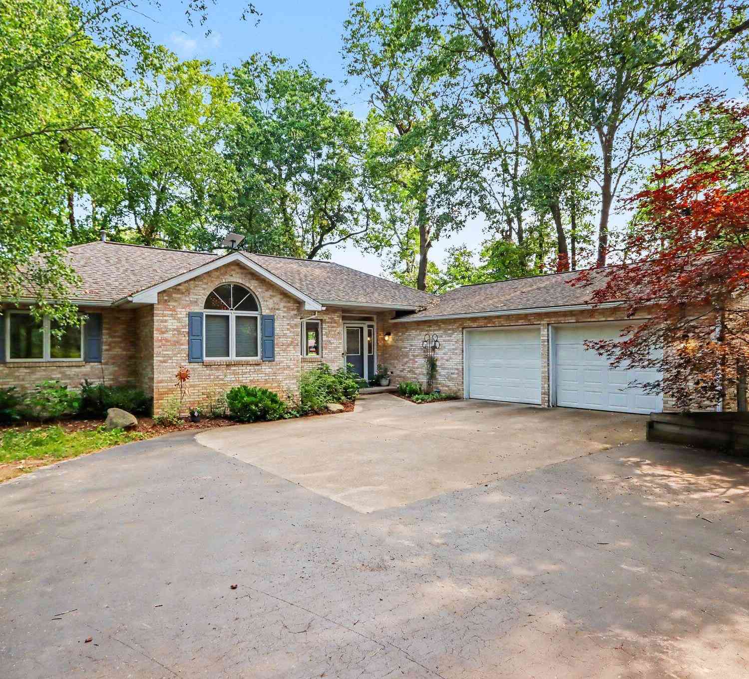 Homes For Sale - 28284 62nd Avenue<br/> Van Buren County, Lawton, MI 49065