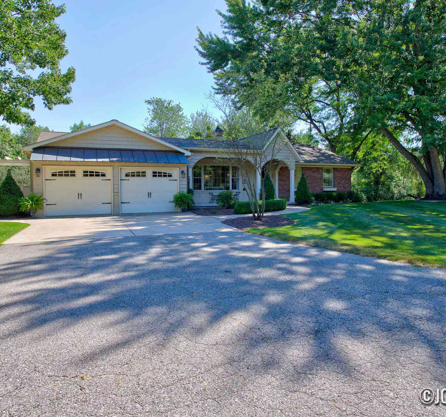 Homes For Sale - 626 Spaulding Avenue<br/> Ada, MI 49301