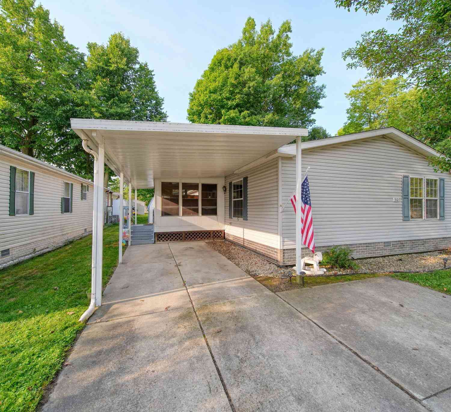 Mobile Home For Sale - 510 Missouri River Court<br/> Adrian, MI 49221
