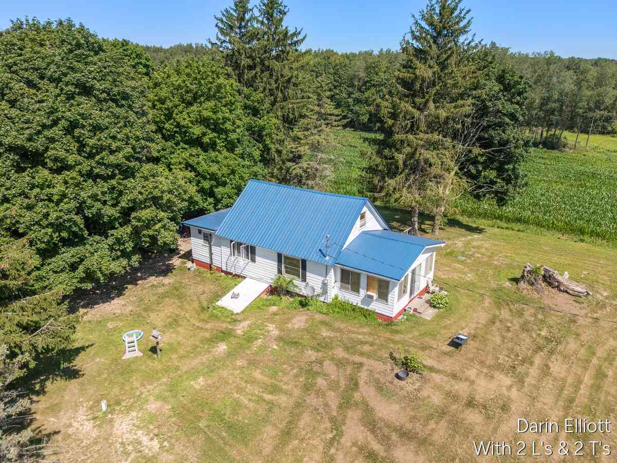 Homes For Sale - 3703 N Cedar Lake Road<br/> Montcalm County, Edmore, MI 48829