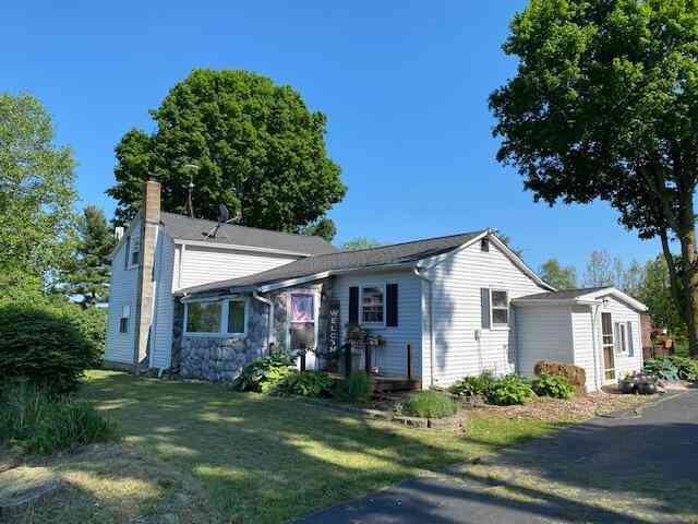 Homes For Sale - 8279 Cronk Highway<br/> Eaton County, Bellevue, MI 49021