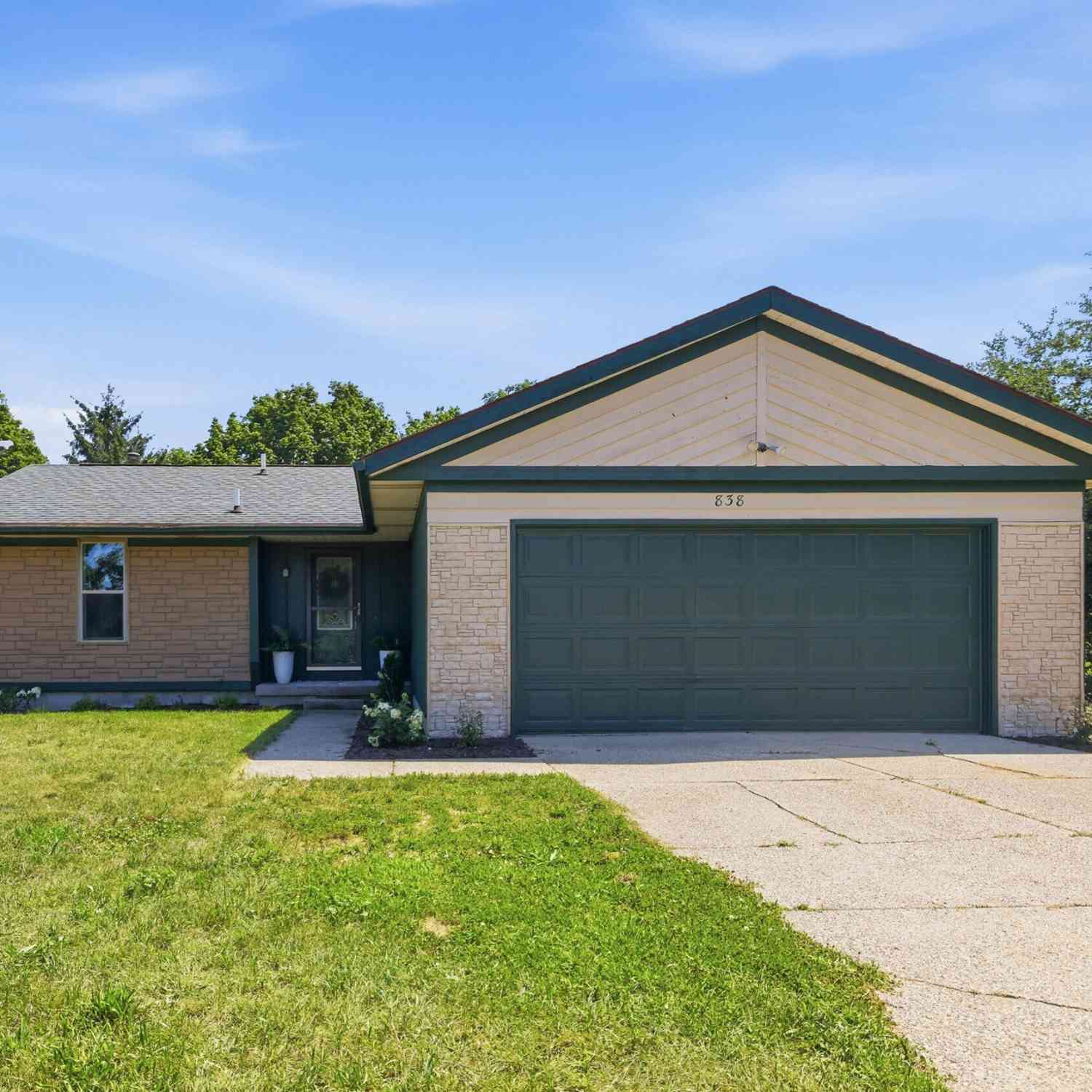 Homes For Sale - 838 24th Avenue<br/> Hudsonville, MI 49426