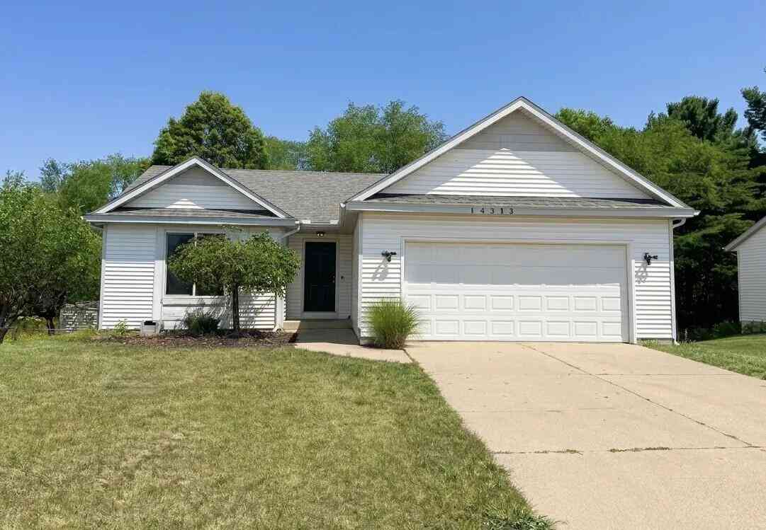 Homes For Sale - 14313 Spruce Hollow Drive<br/> Holland, MI 49424