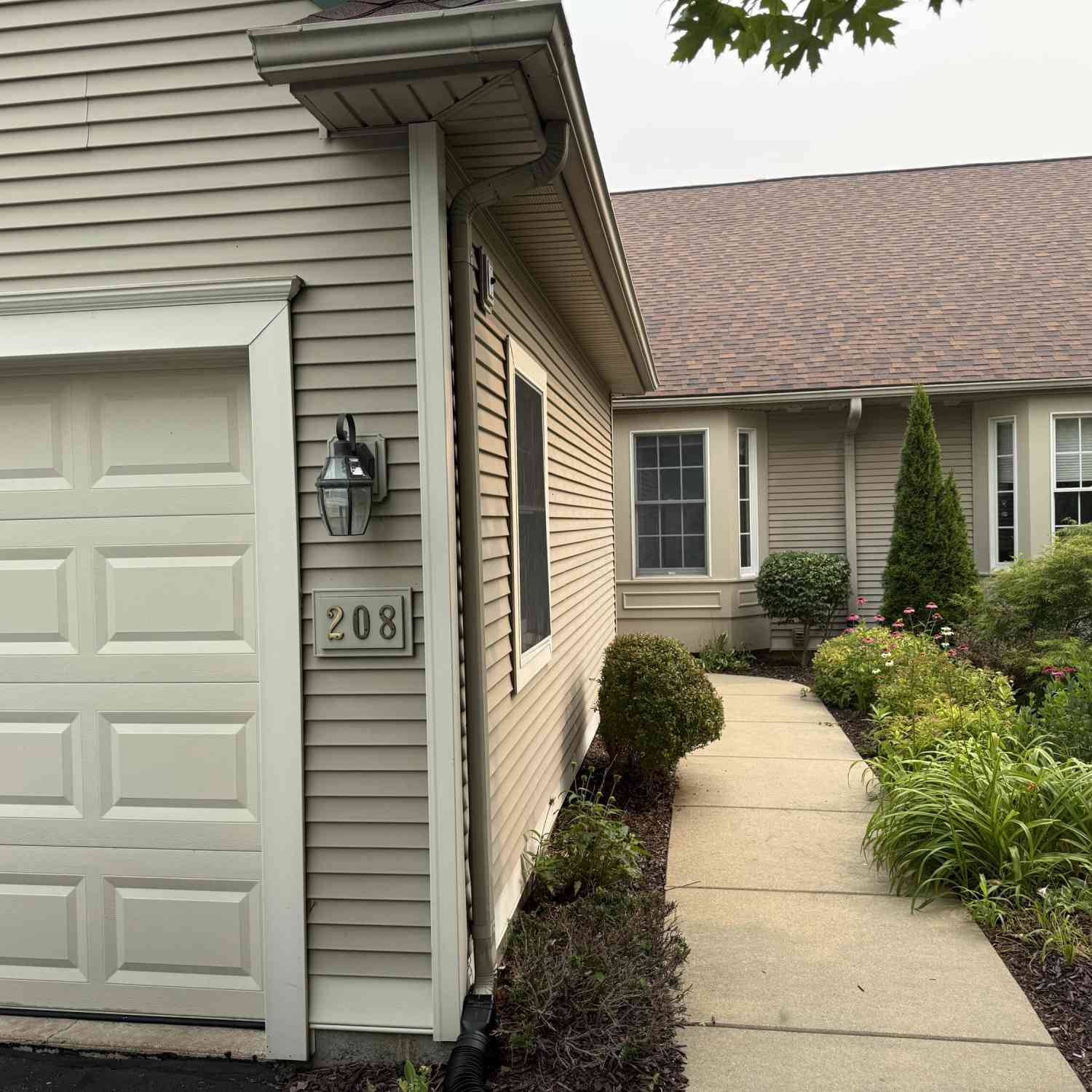 Condo For Sale - 208 Pierce Lake Drive<br/> Washtenaw County, Chelsea, MI 48118