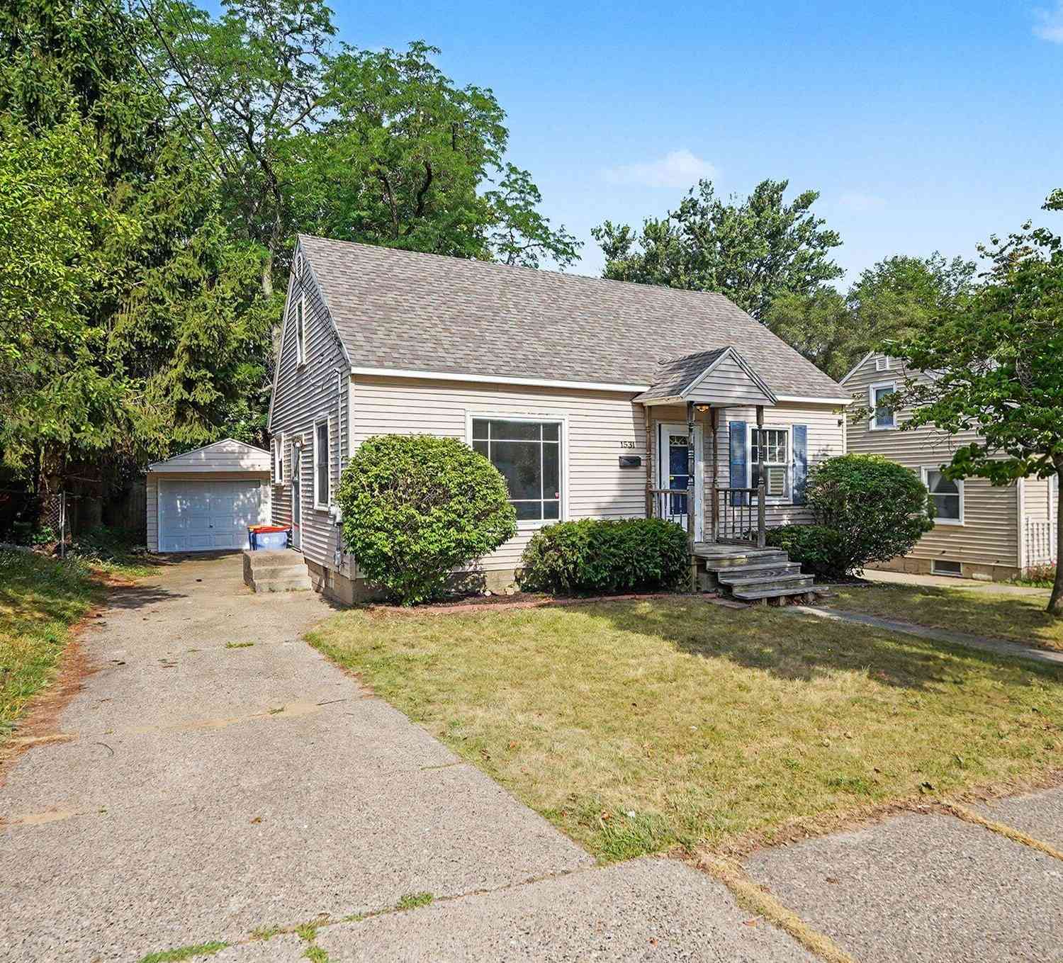 Homes For Sale - 1531 Edward Avenue<br/> Grand Rapids, MI 49507