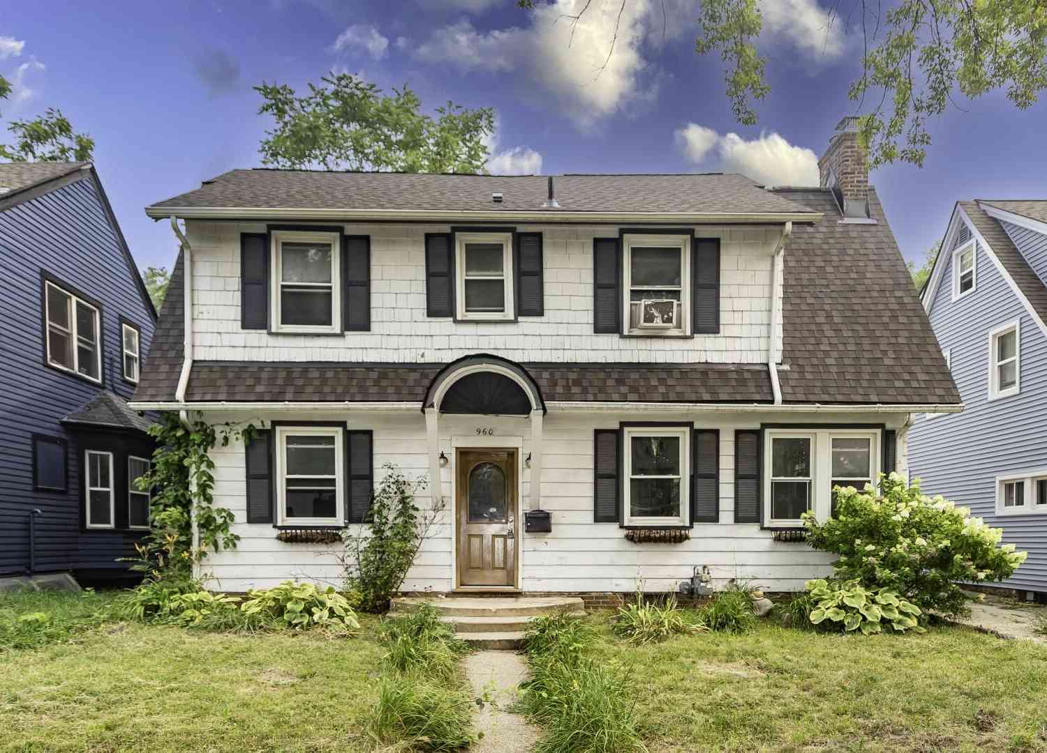 Homes For Sale - 960 W Cross Street<br/> Washtenaw County, Ypsilanti, MI 48197