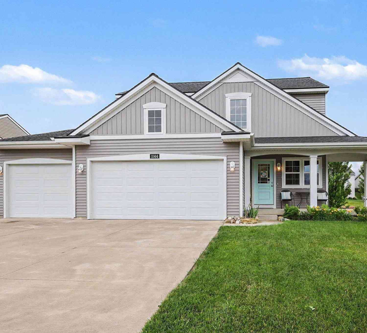 Homes For Sale - 1144 Cobblestone Way Drive<br/> Byron Center, MI 49315