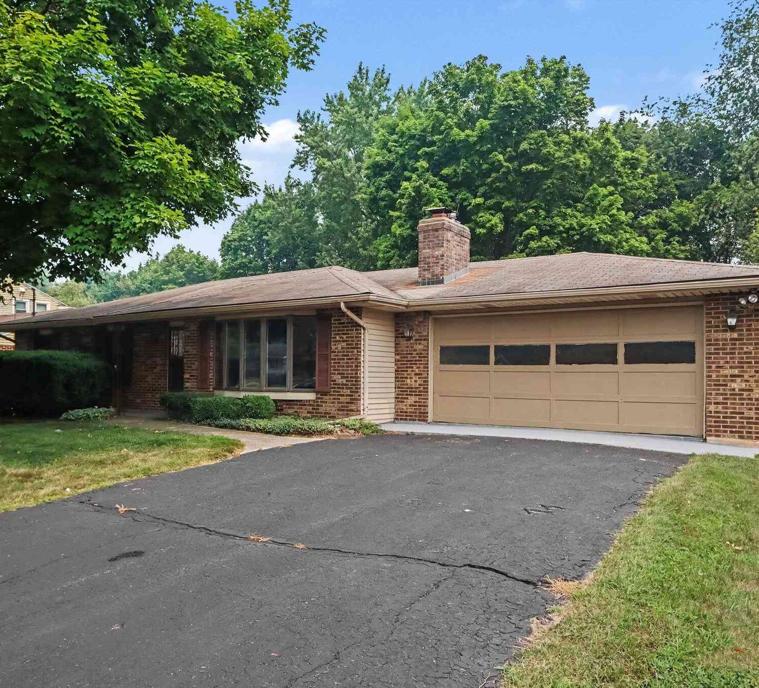 Homes For Sale - 930 Piccadilly Road<br/> Kalamazoo, MI 49006