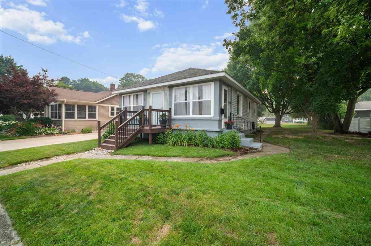 Homes For Sale - 312 Sigsbee Avenue<br/> Rockford, MI 49341