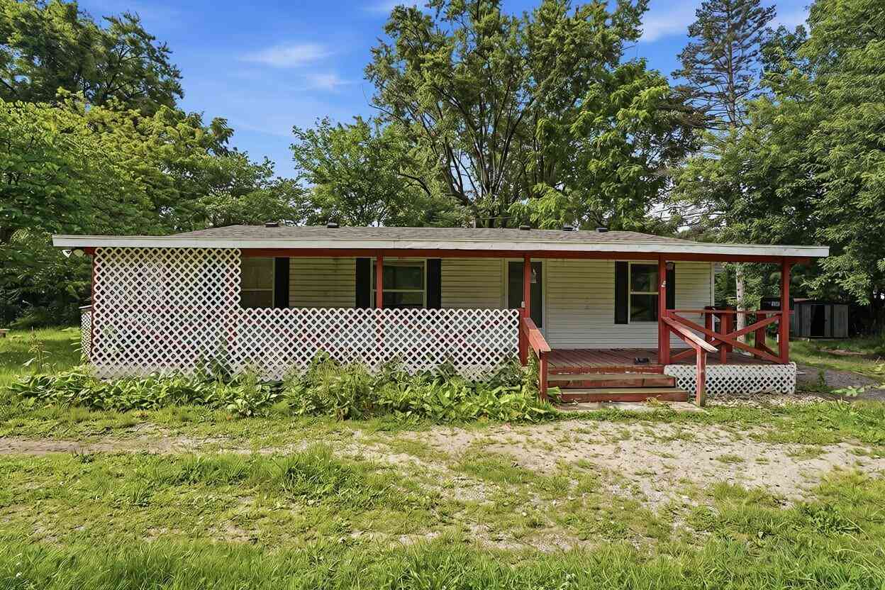 Mobile Home For Sale - 1260 S 13th Street<br/> Berrien County, Niles, MI 49120