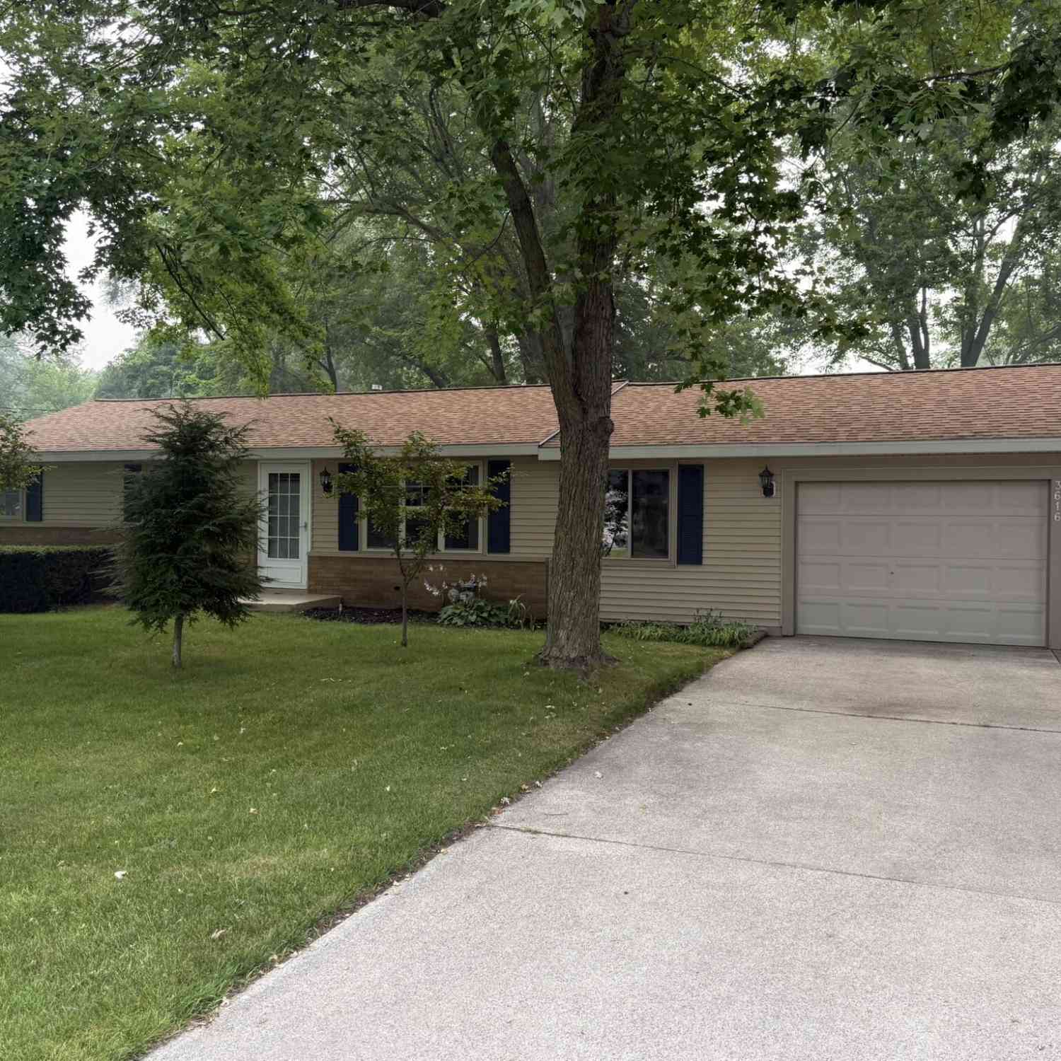 Homes For Sale - 3616 S Sheridan Drive<br/> Muskegon, MI 49444