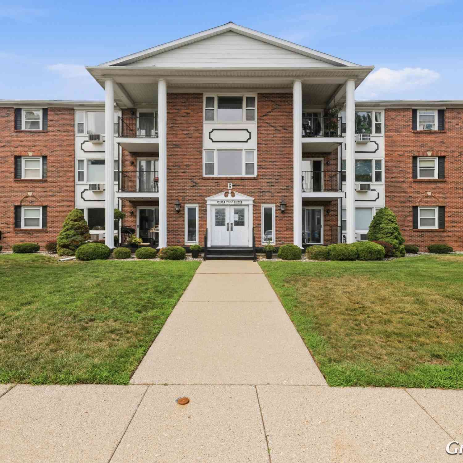 Condo For Sale - 7530 Boulder Bluff Drive #47<br/> Ottawa County, Jenison, MI 49428