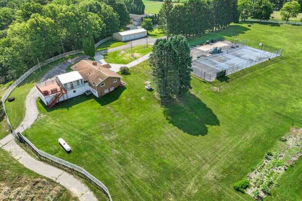 Homes For Sale - 5563 W Spring Creek Road<br/> Berrien County, Three Oaks, MI 49128