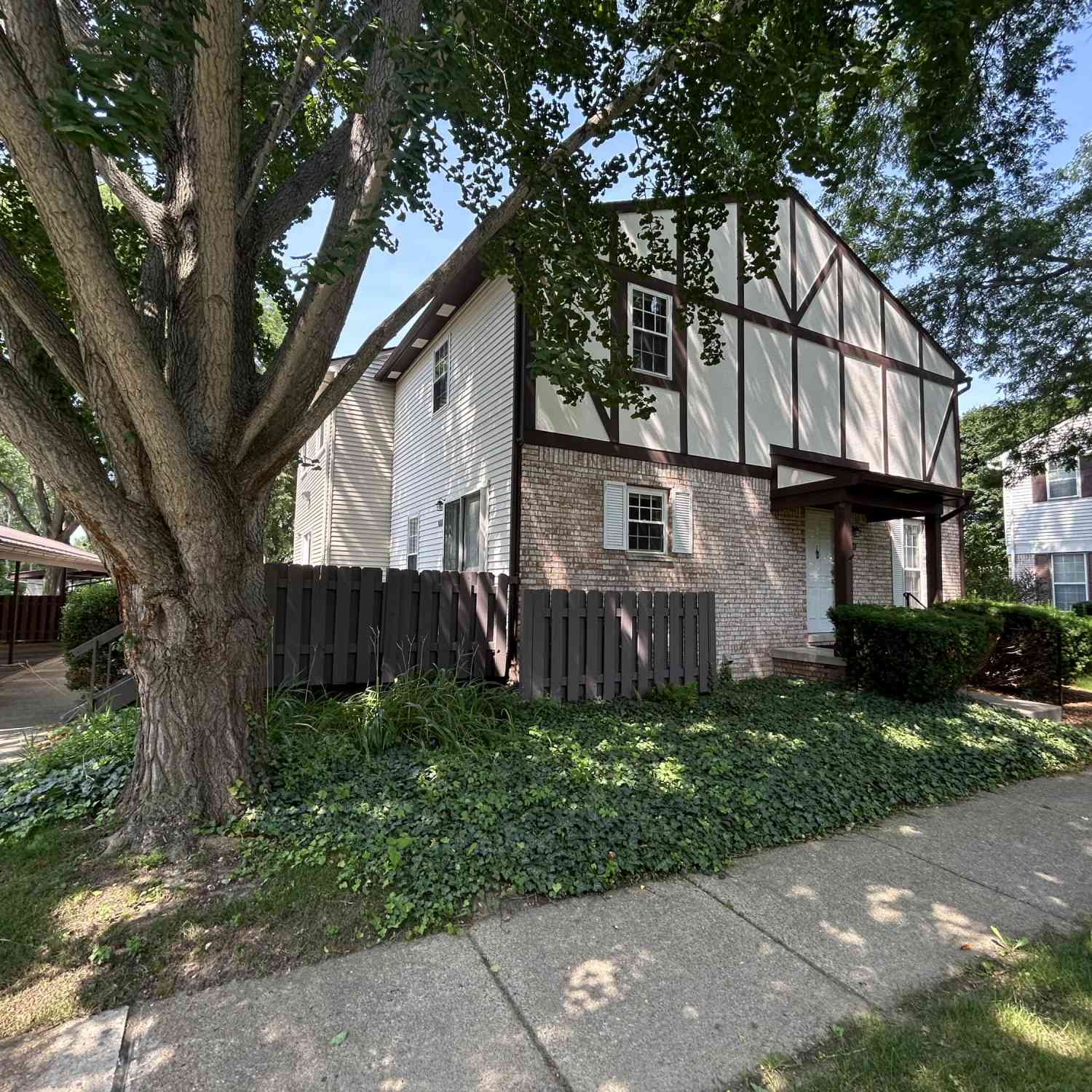 Condo For Sale - 3288 Alpine Drive<br/> Ann Arbor, MI 48108