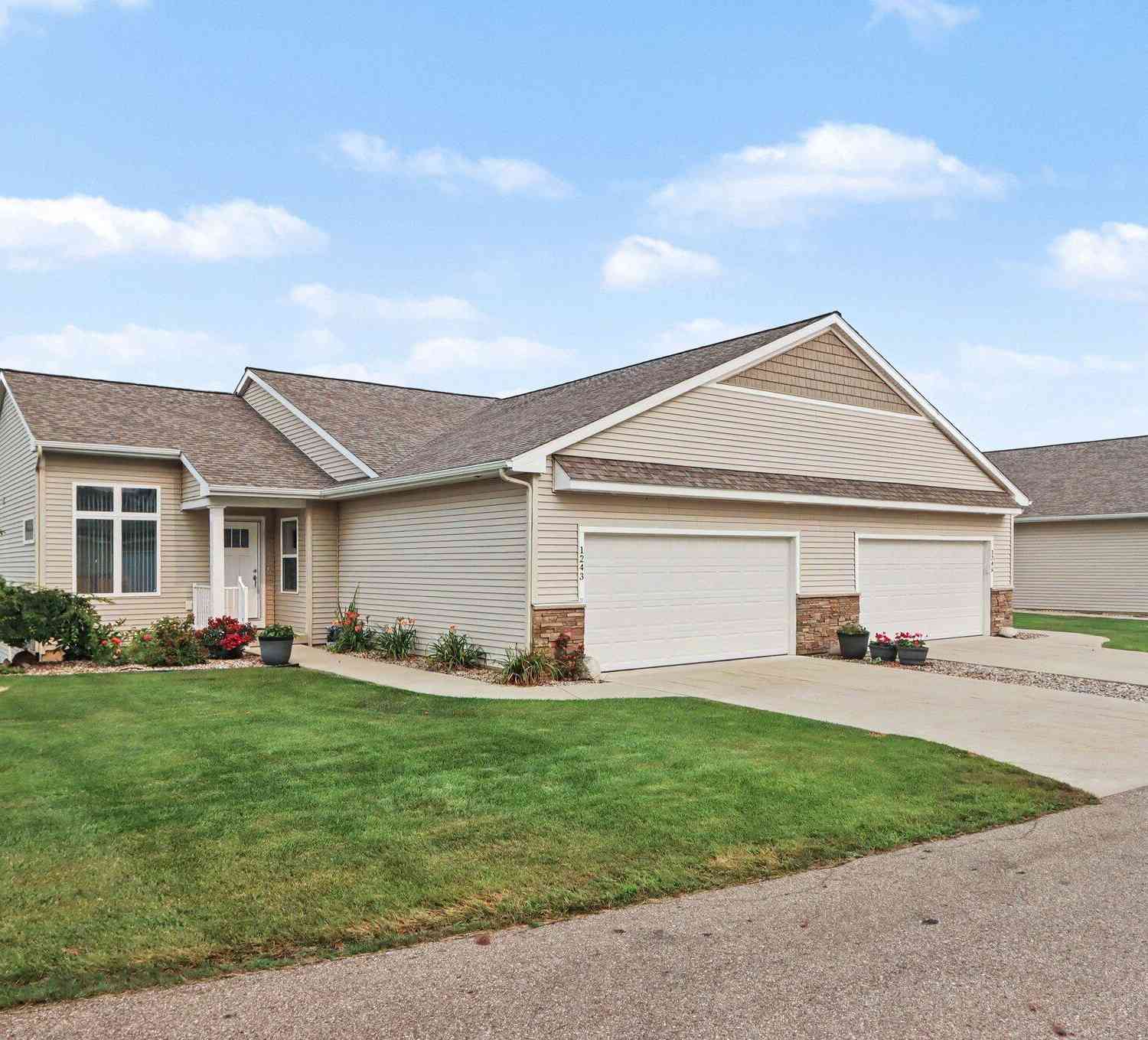Condo For Sale - 1243 S Village Circle<br/> Kalamazoo, MI 49009