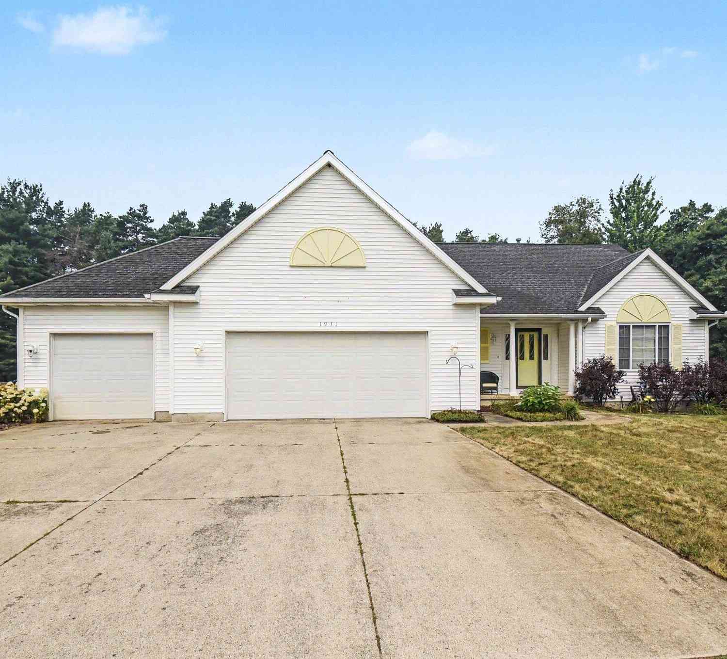 Homes For Sale - 1931 Valley Pines Drive<br/> Hastings, MI 49058