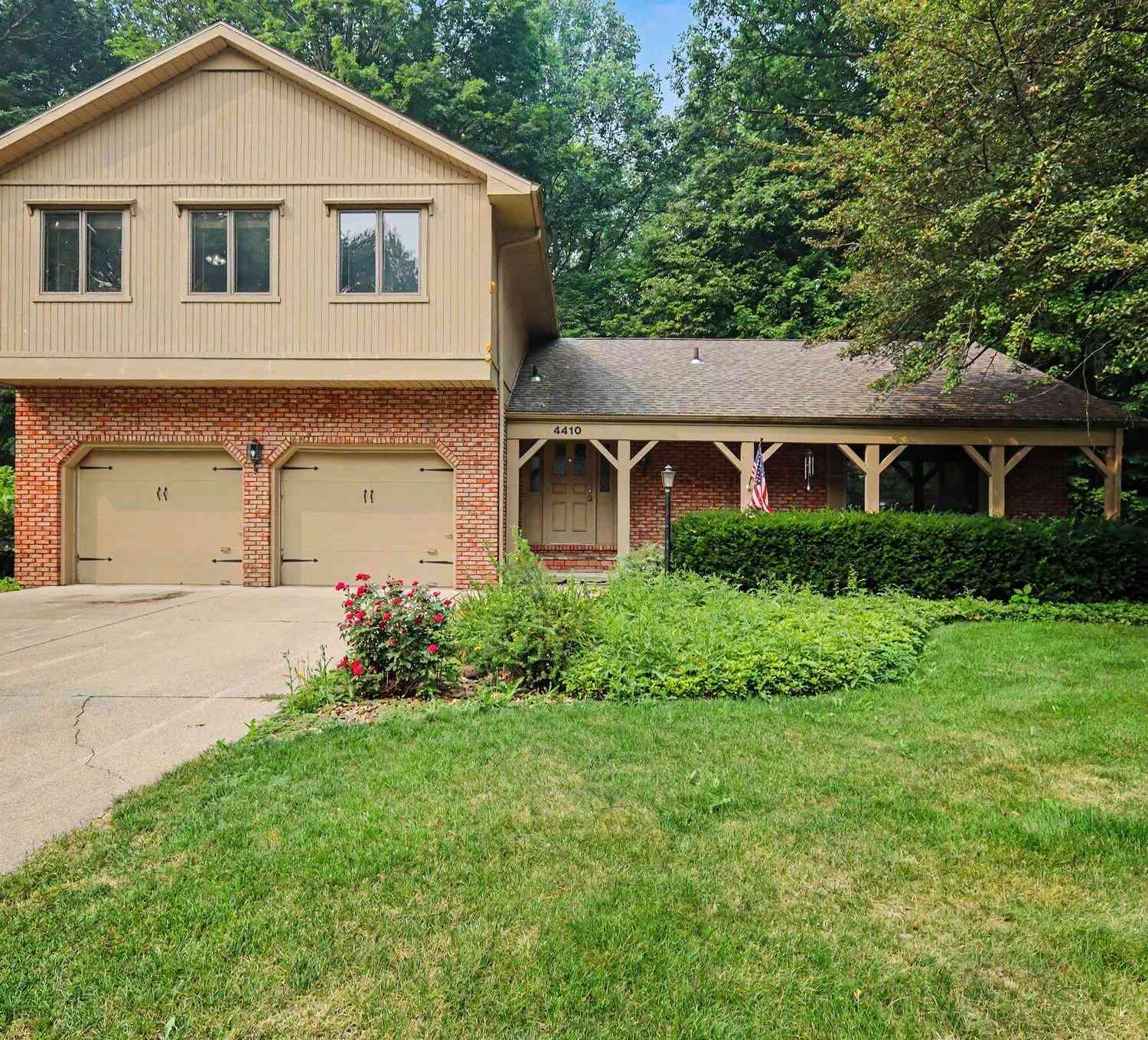 Homes For Sale - 4410 Laurel Drive<br/> St. Joseph, MI 49085