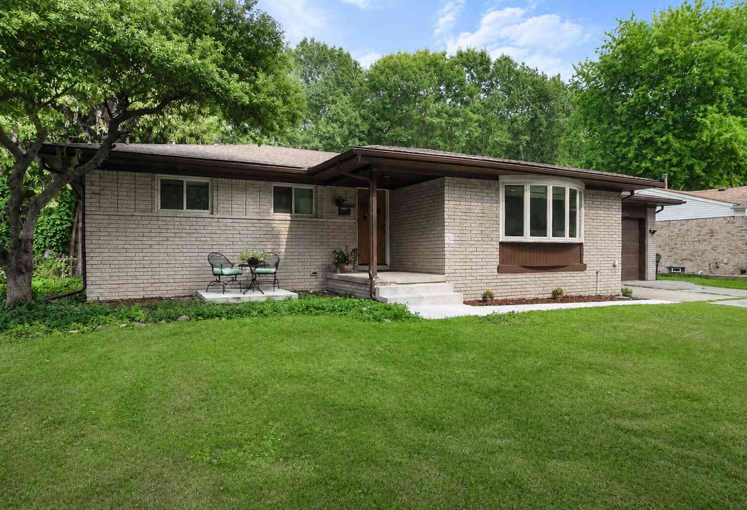 Homes For Sale - 53284 Wolf Drive<br/> Utica, MI 48316