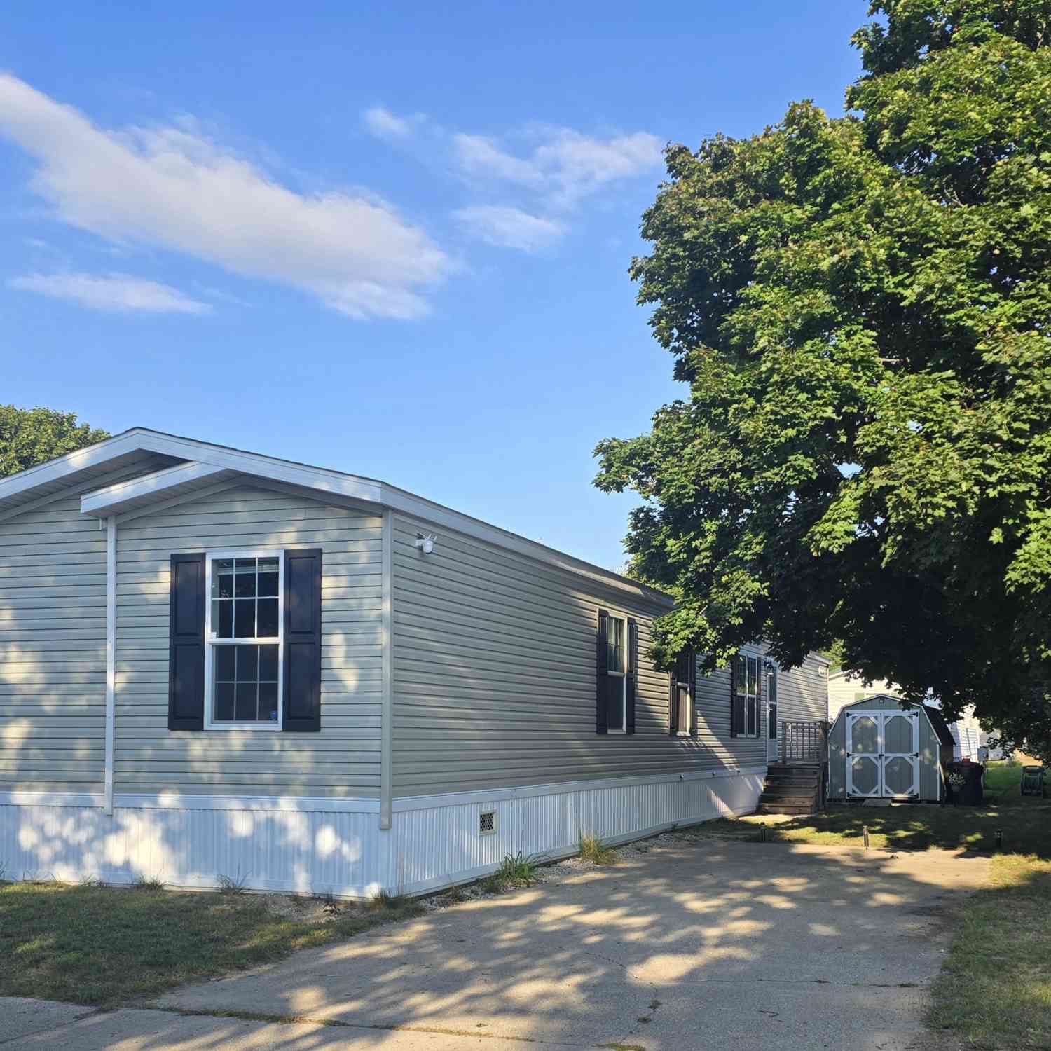 Mobile Home For Sale - 2054 Ironwood E Court<br/> Muskegon, MI 49442