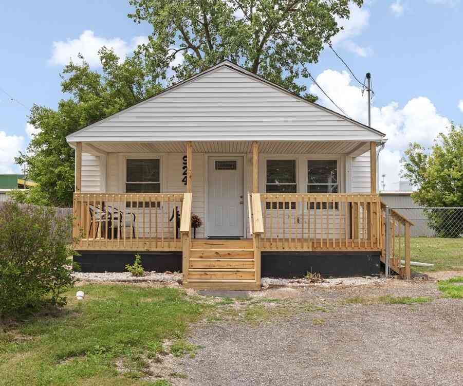 Homes For Sale - 924 Oak Street<br/> Adrian, MI 49221