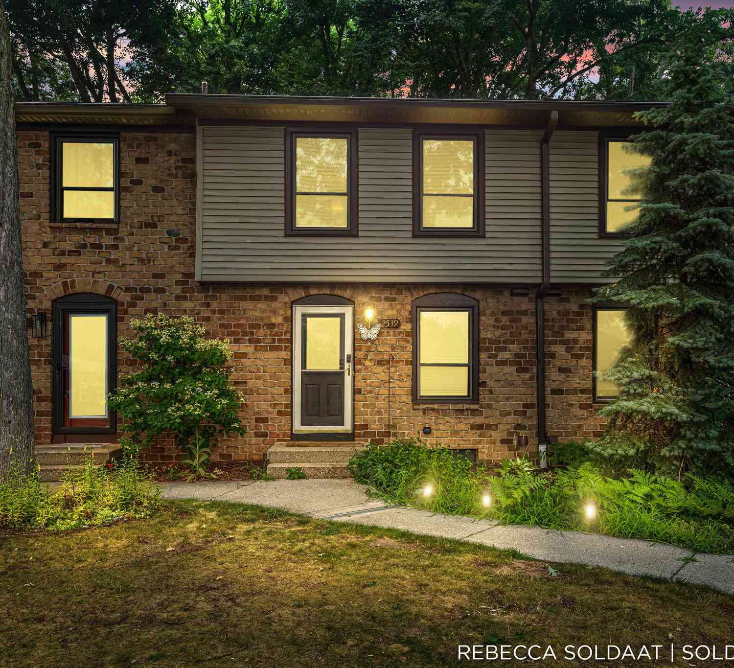 Condo For Sale - 2539 Chatham Woods Drive<br/> Grand Rapids, MI 49546