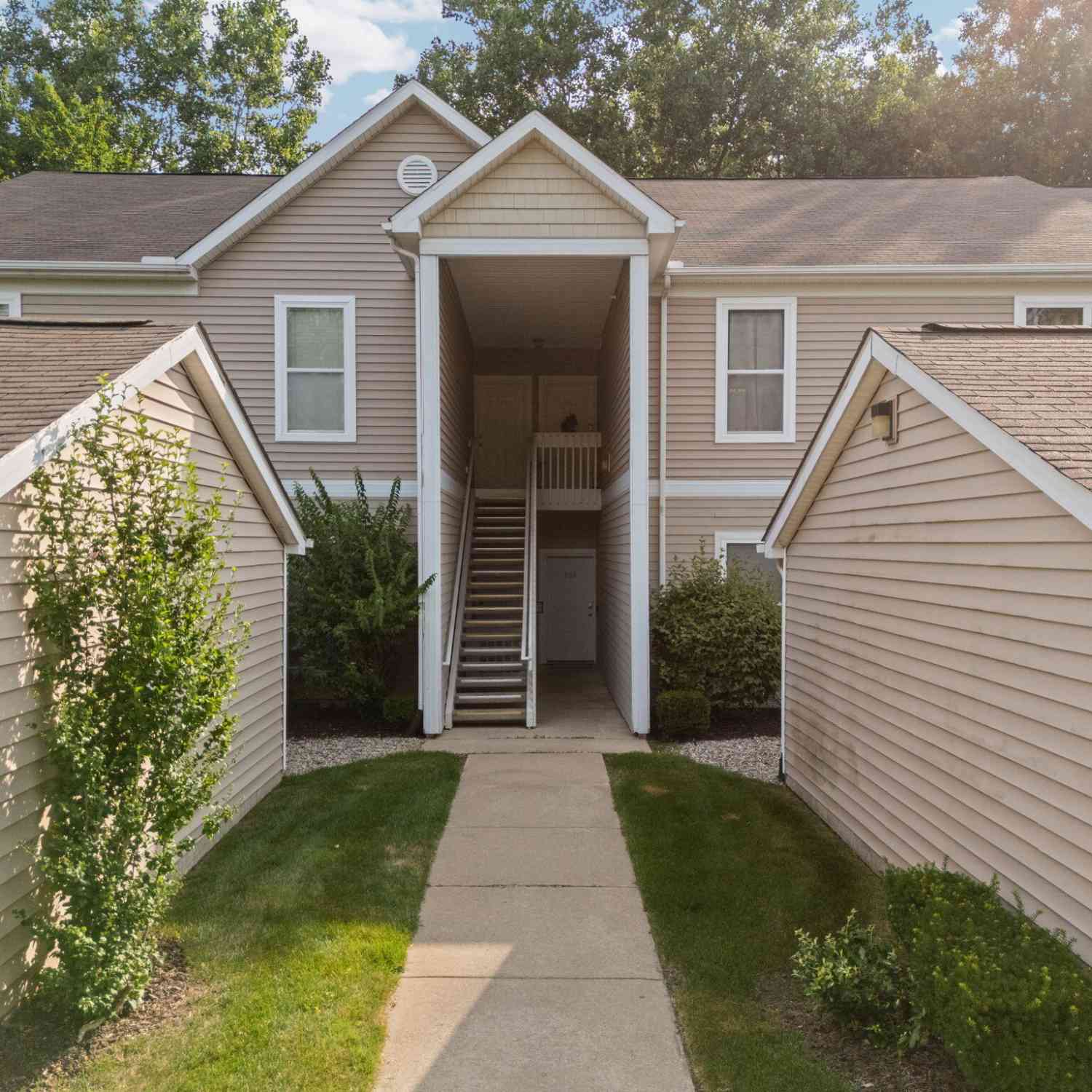 Condo For Sale - 8159 Autumn Woods Trail<br/> Ypsilanti, MI 48198