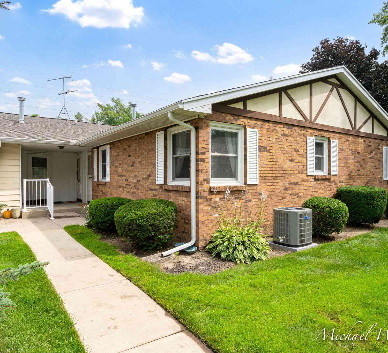 Condo For Sale - 961 Andover Court<br/> Grand Rapids, MI 49508
