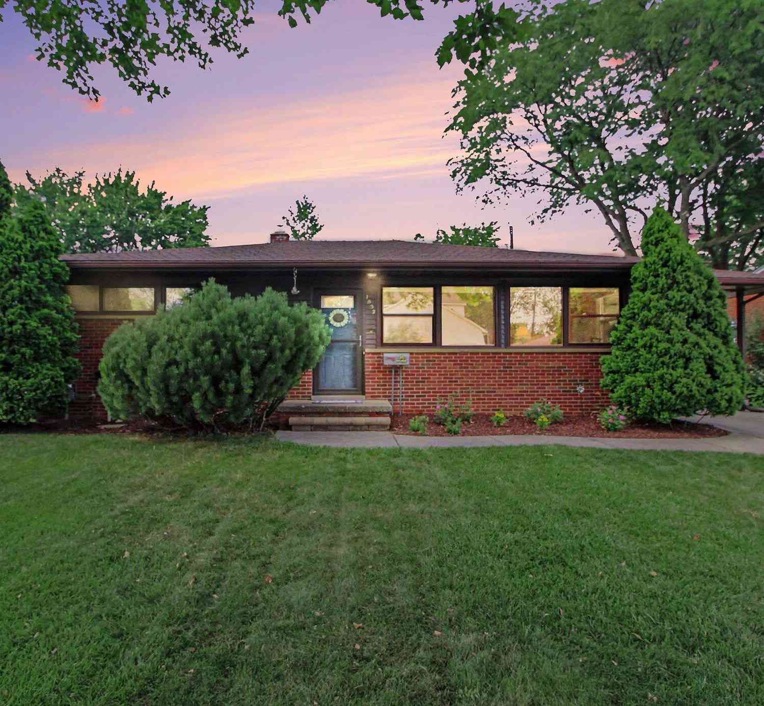 Homes For Sale - 1832 Weldon Boulevard<br/> Ann Arbor, MI 48103