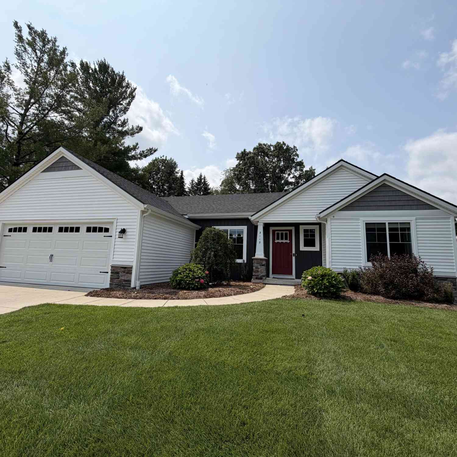 Homes For Sale - 3115 Woodsboro Drive<br/> Grand Rapids, MI 49525