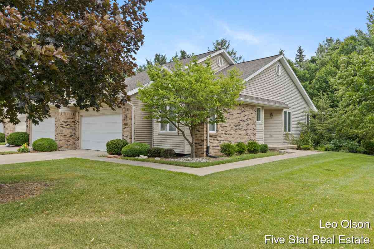 Condo For Sale - 2220 Meadowglen Drive #7<br/> Grand Rapids, MI 49505