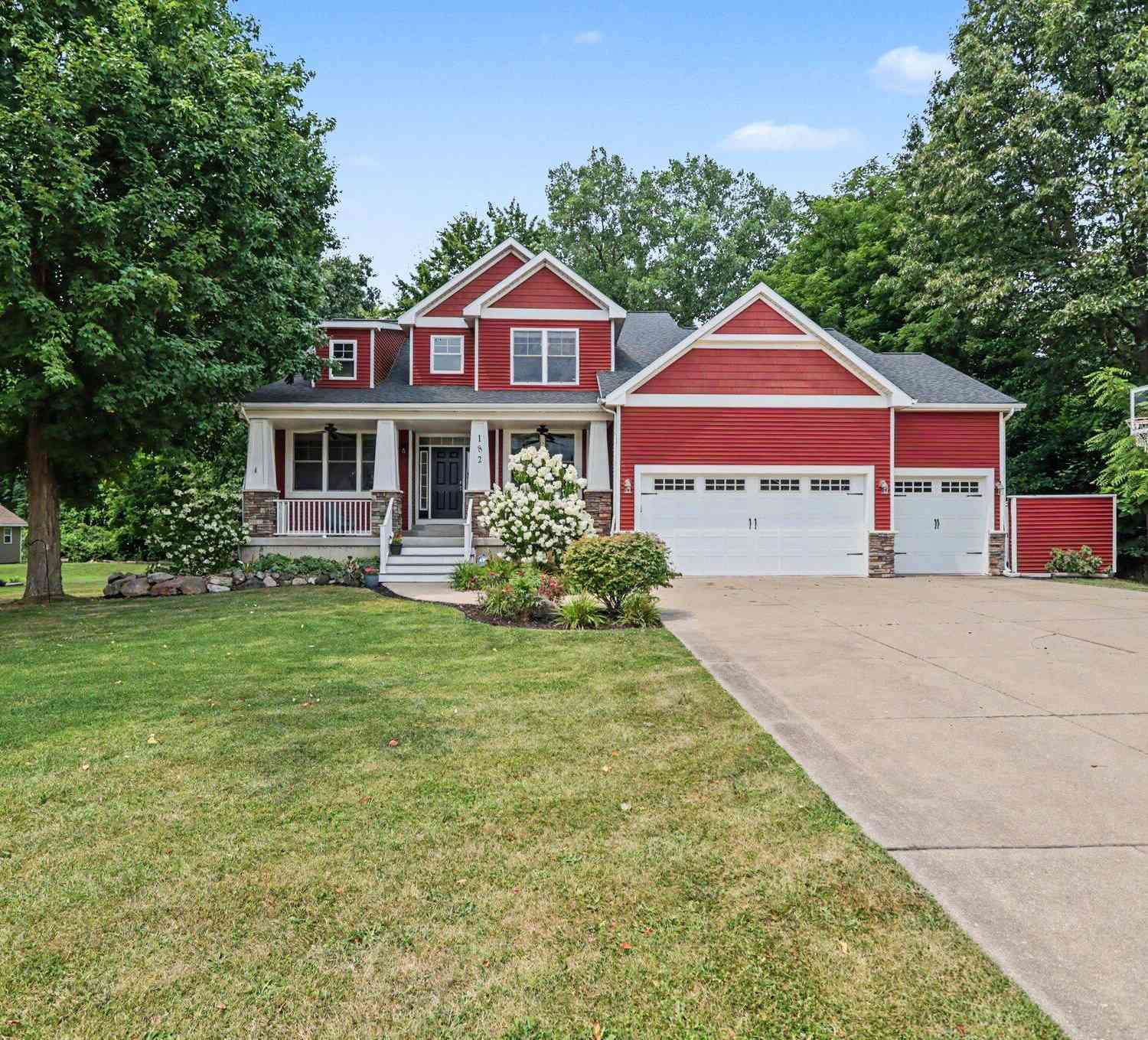 Homes For Sale - 182 Woodhaven Drive<br/> Battle Creek, MI 49015