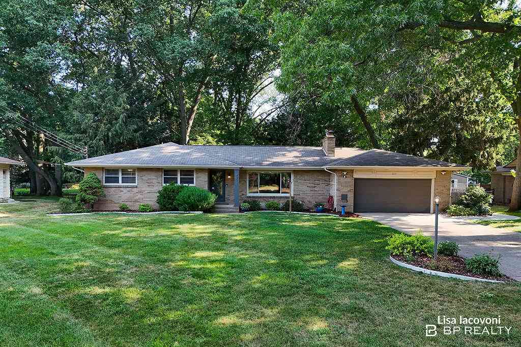 Homes For Sale - 2211 Clover Drive<br/> Grand Rapids, MI 49504