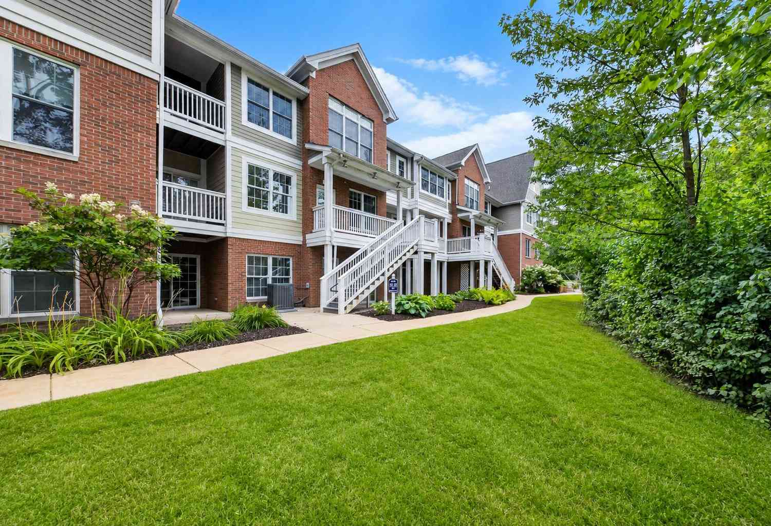 Condo For Sale - 2591 W Towne Street<br/> Ann Arbor, MI 48103