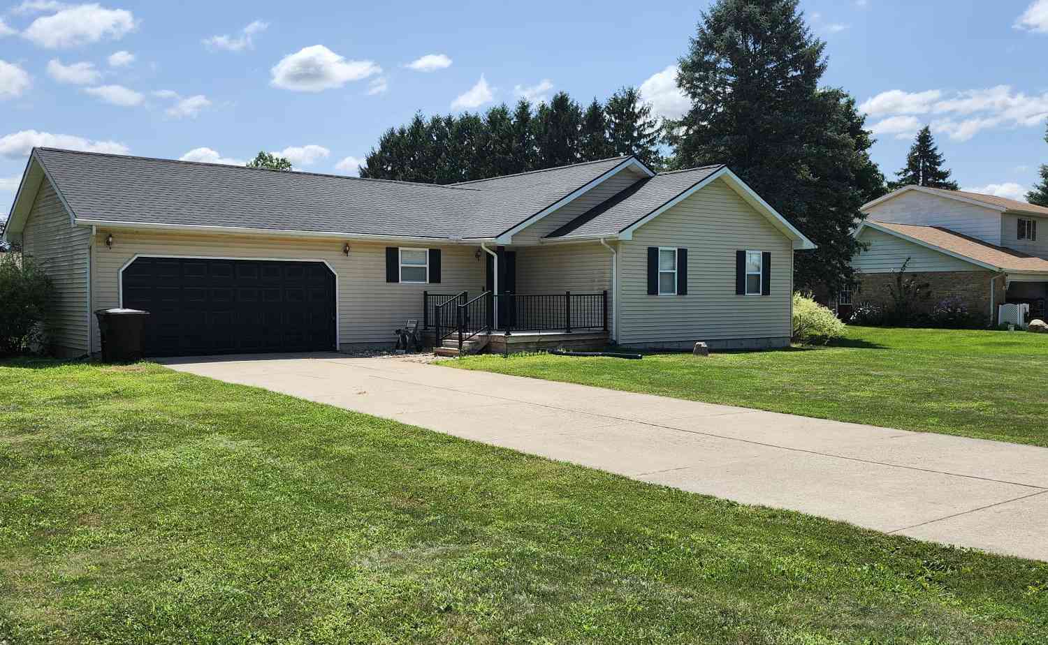Homes For Sale - 1715 Holiday Drive<br/> Niles, MI 49120