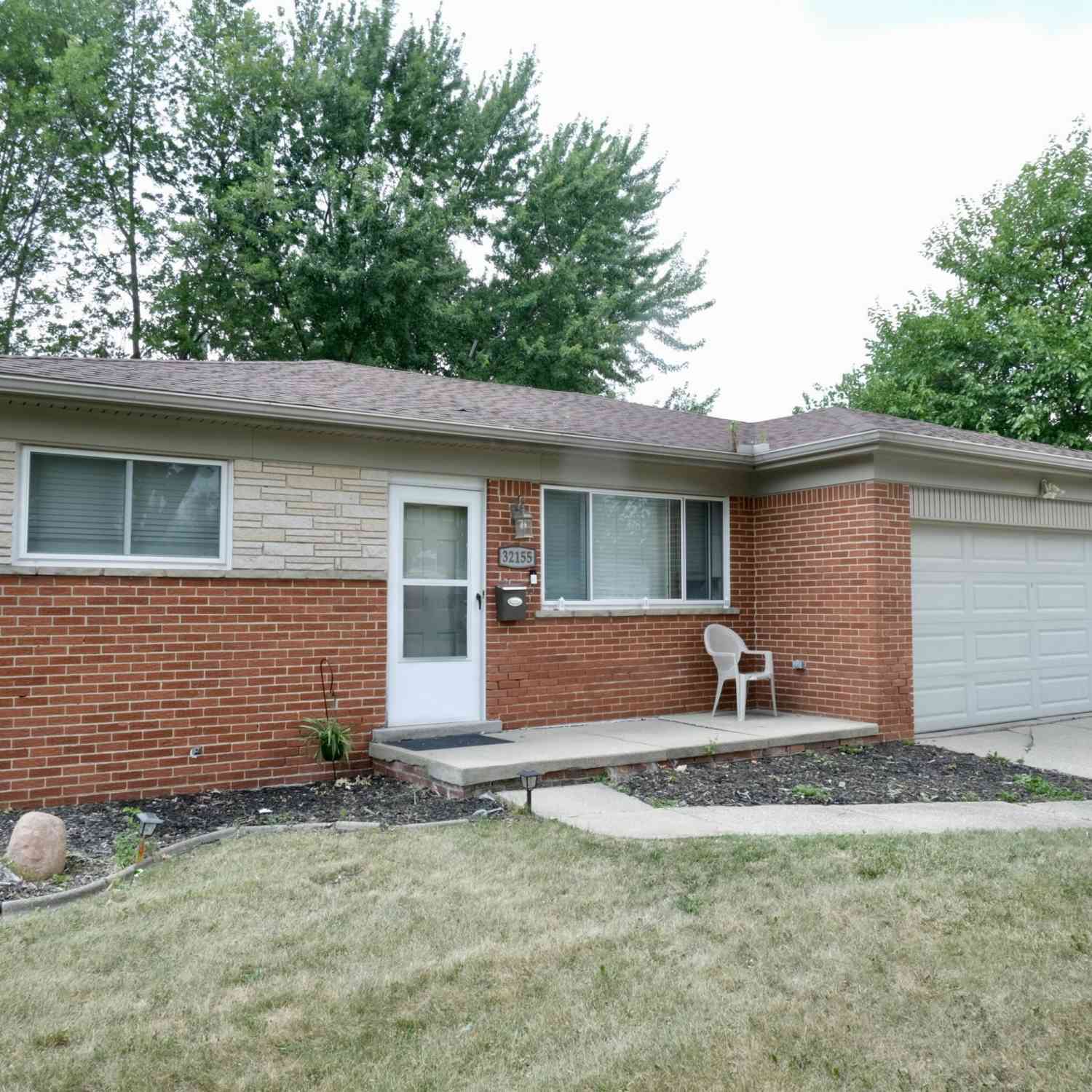 Homes For Sale - 32155 Columbus Drive<br/> Warren, MI 48088