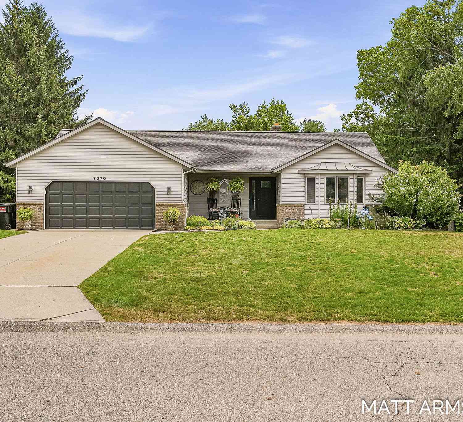 Homes For Sale - 7070 Rolling Hills Drive<br/> Hudsonville, MI 49426