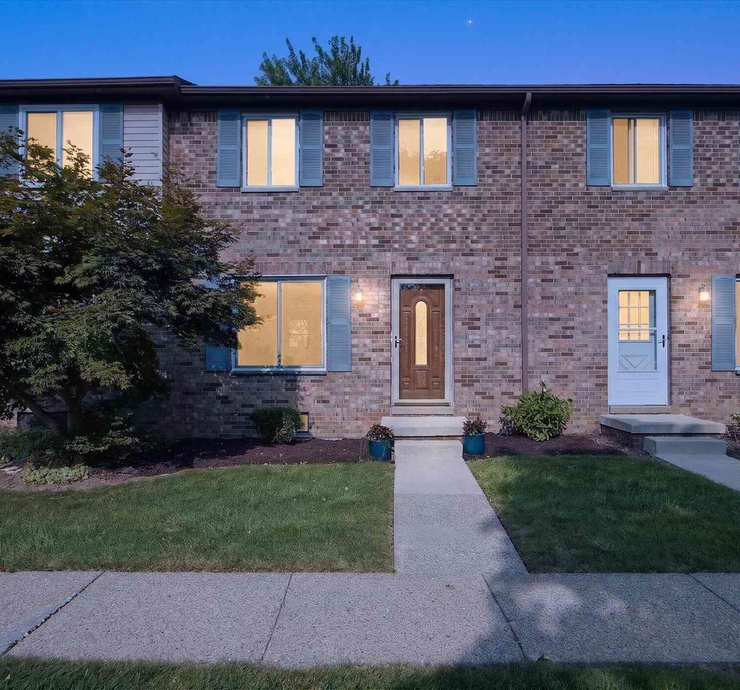 Condo For Sale - 145 Sheffield Drive<br/> Saline, MI 48176