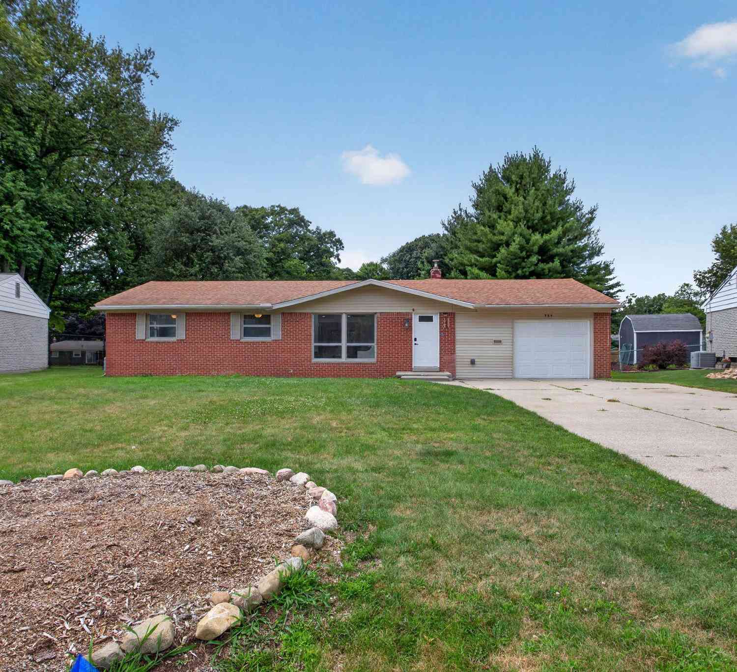 Homes For Sale - 564 Birchwood Street<br/> Jackson, MI 49203