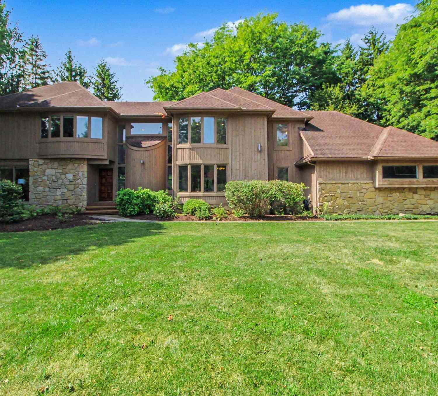 Homes For Sale - 4837 Starak Lane<br/> Ann Arbor, MI 48105