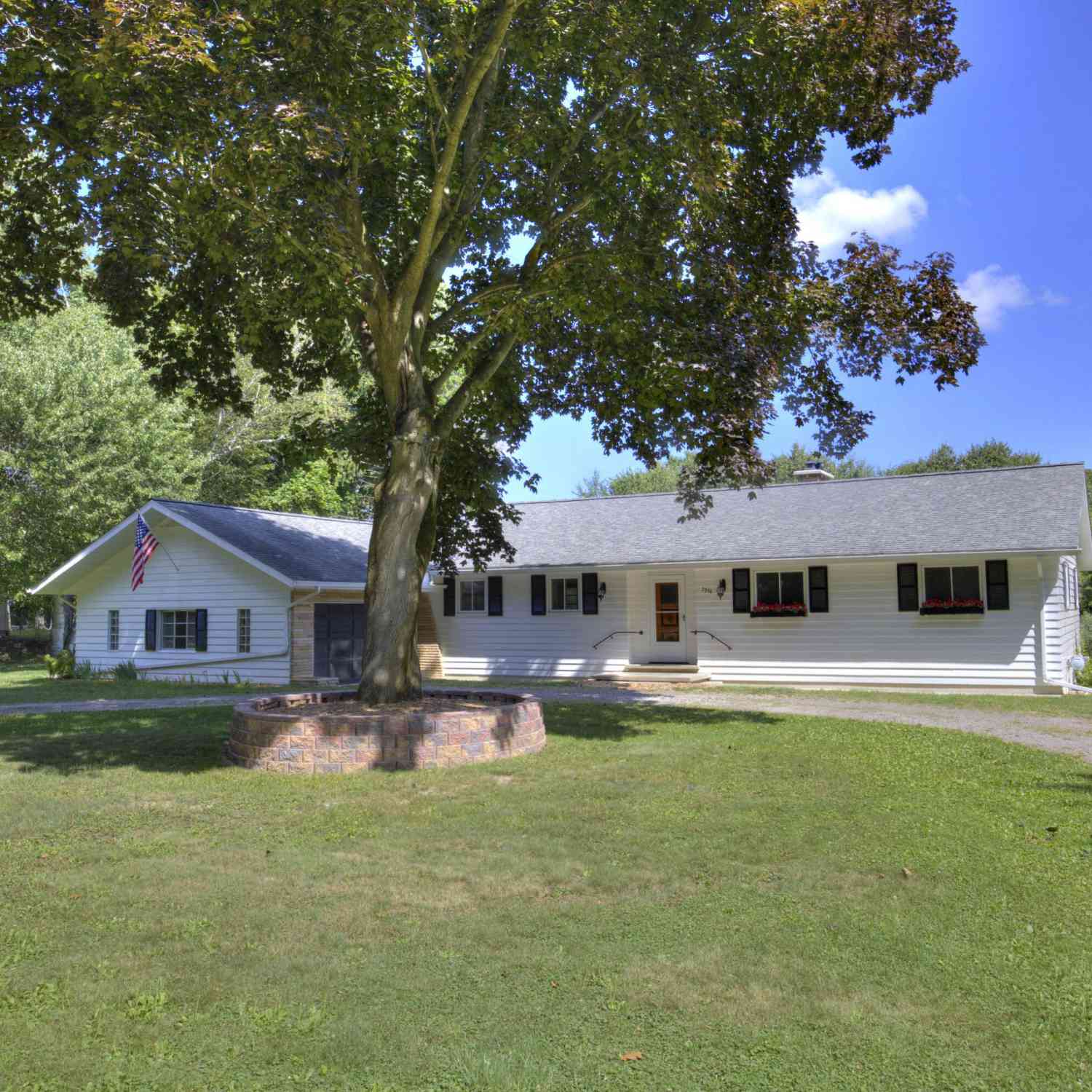 Homes For Sale - 2356 Hatch Road<br/> Jackson, MI 49201