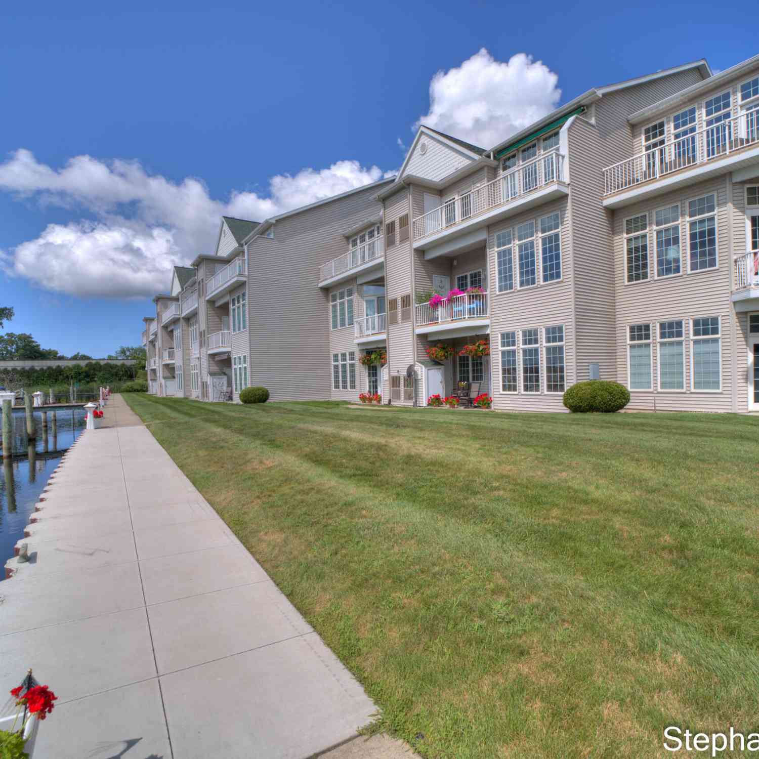 Condo For Sale - 2411 Lake Avenue #33<br/> Muskegon, MI 49445