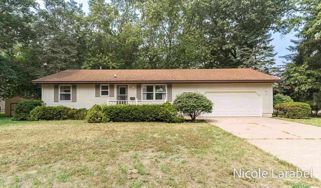 Homes For Sale - 16362 Robbins Road<br/> Grand Haven, MI 49417