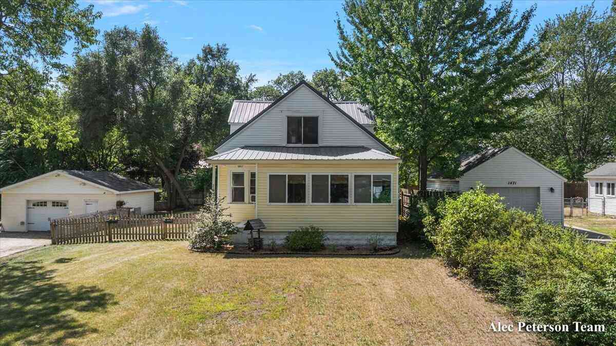 Homes For Sale - 1473 Center Street<br/> Muskegon, MI 49442