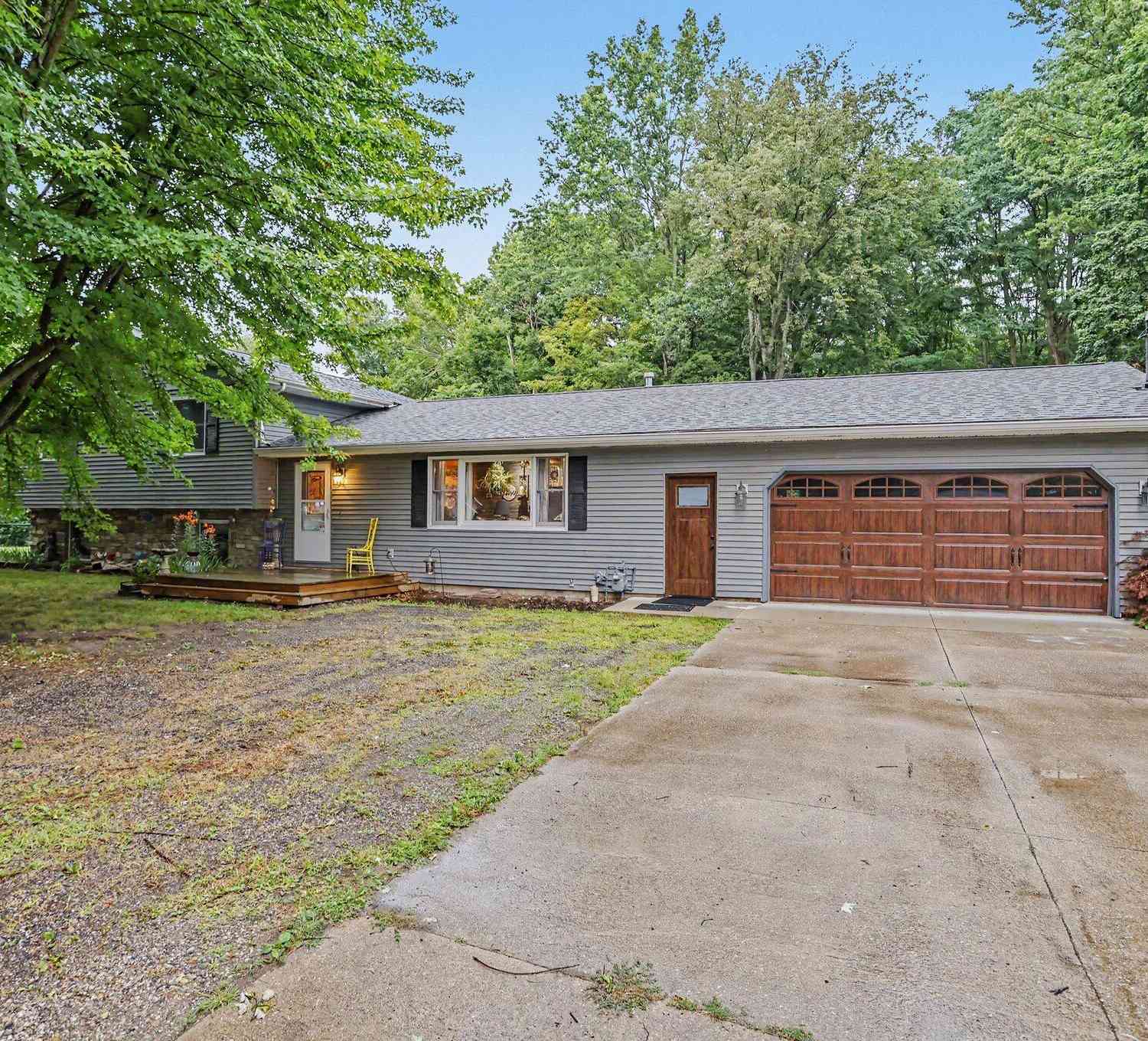 Homes For Sale - 6590 Brunden Place<br/> Coloma, MI 49038