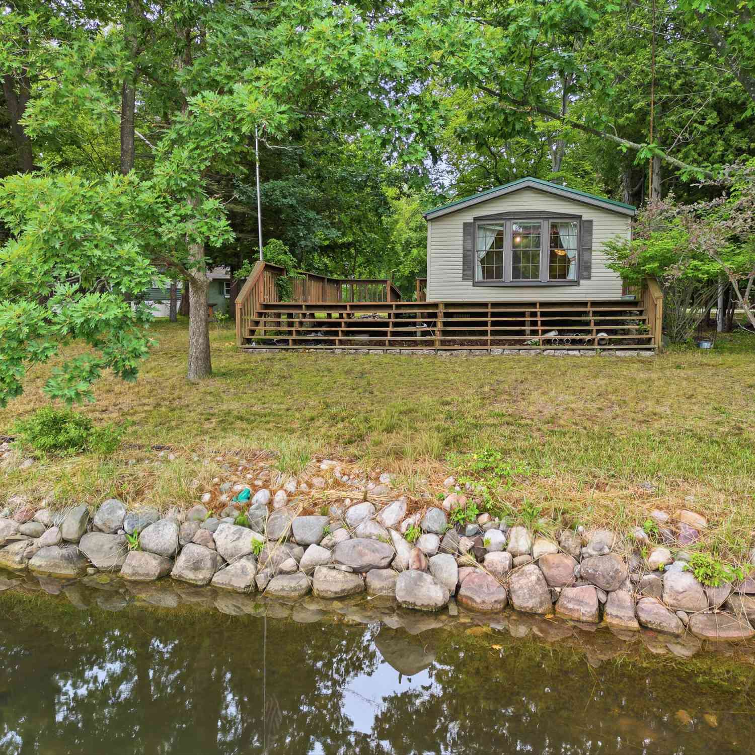 Mobile Home For Sale - 1046 Vallado Drive<br/> Isabella County, Lake Isabella, MI 48893