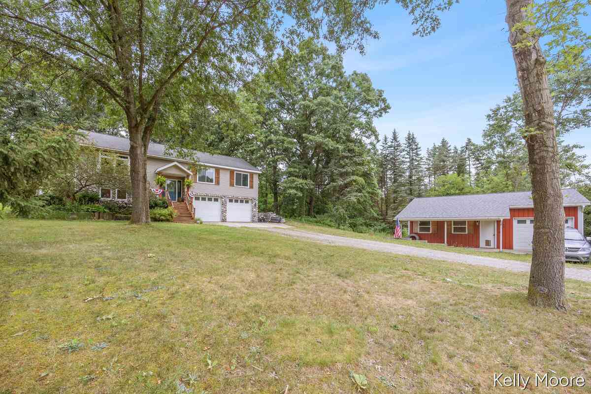 Homes For Sale - 11856 Berridge Road<br/> Greenville, MI 48838
